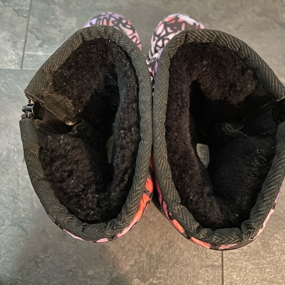 UGG Ridge Graffiti Boots- Size 6 - Picture 7 of 9